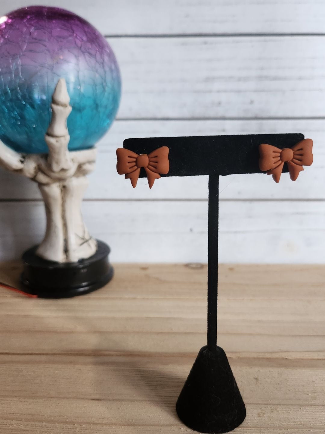 Bow Stud