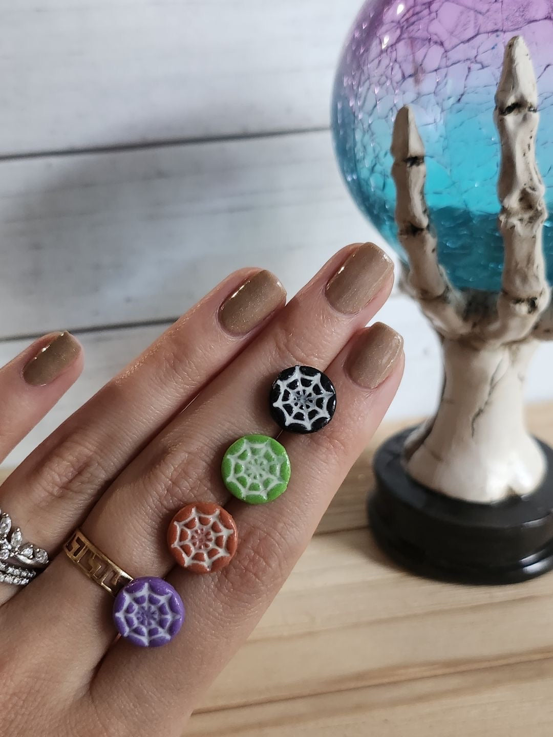 Spiderweb Studs