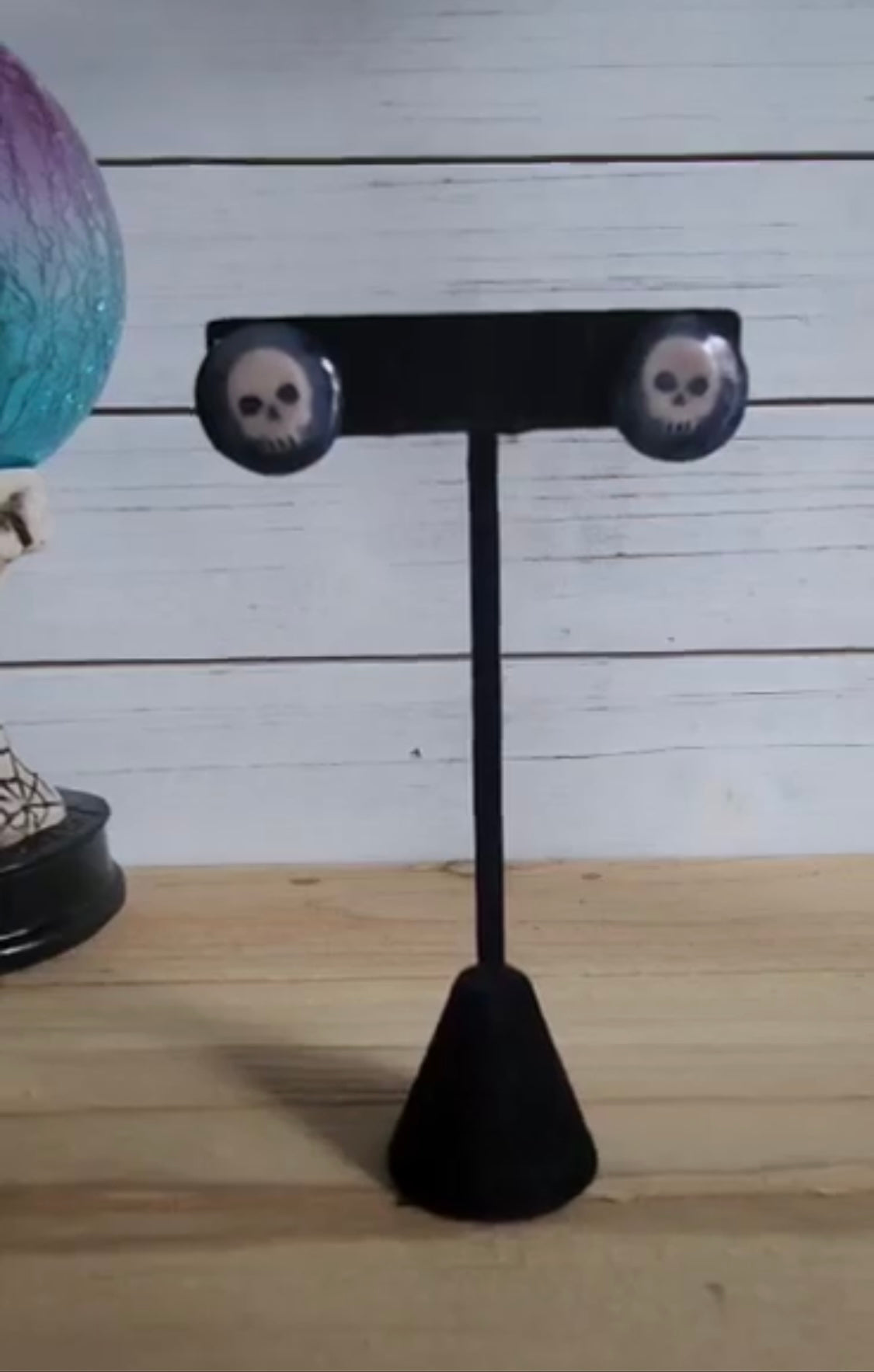 Appearing Skulls